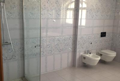 Casă cu 7 camere cu Canalizare în Băneasa - 26