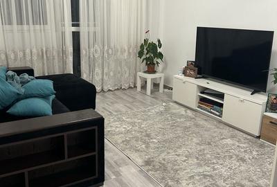 Apartament cu 3 camere în Metalurgiei