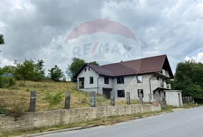 Casă individuală cu 7 camere cu Canalizare în Săliștea de Sus - 2