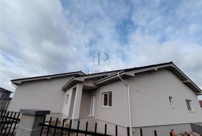 Duplex cu 4 camere cu Canalizare în Moșnița Nouă - 1