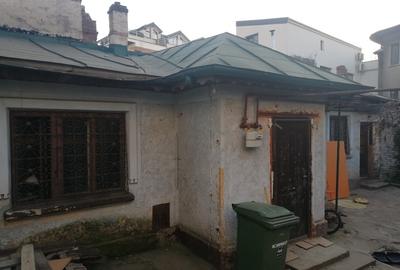 Piata Victoriei teren cu casa demolabila - 1