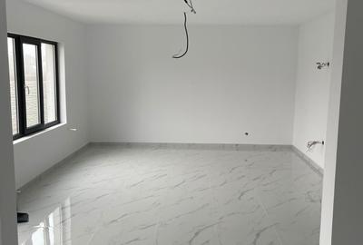 Casă cu 4 camere cu Canalizare în Central - 11