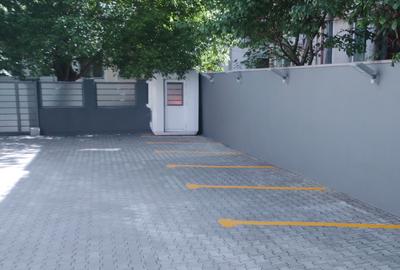 Vila cu prestanta zona Capitale Guvern, renovata integral, lift, parcare Vila cu prestanta zona Capitale Guvern, renovata integral, lift, parcare - 2