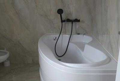 Casă cu 5 camere cu Teren 70 Mp în Central