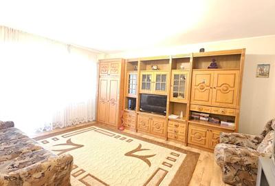 Apartament cu 3 camere decomandat în