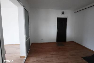 Apartament cu 3 camere în Mărăței