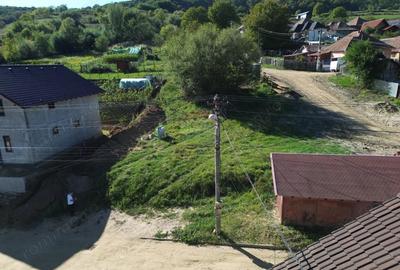 Teren de 842 mp, în Est - 17