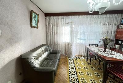 Apartament cu 4 camere decomandat în Central