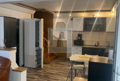 Apartament cu 3 camere decomandat în Schei