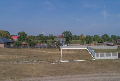Teren de 600 mp, în Cărpiniș