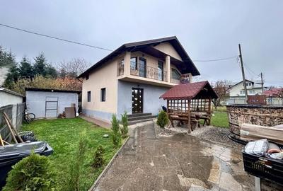 Casă individuală cu 5 camere cu Canalizare în Central
