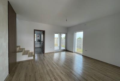 Duplex cu 4 camere cu Canalizare în Moșnița Nouă - 2