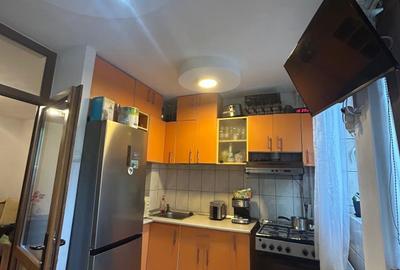 Garsonieră decomandată în Titan