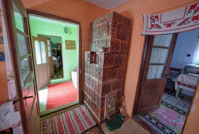 Casă cu 4 camere în Măgura