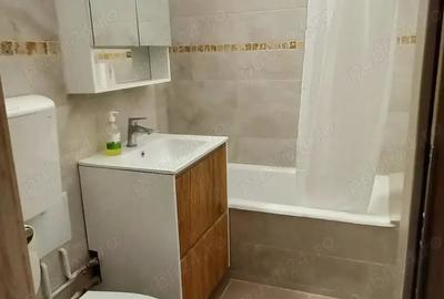 Apartament cu 2 camere semidecomandat în P-ța Victoriei