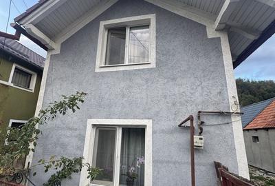 Casă cu 3 camere cu Teren 700 Mp în Central