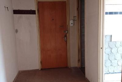 Apartament cu 3 camere semidecomandat în Rahova - 2
