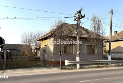 Casă cu 4 camere semidecomandat cu Teren 2948 Mp în Tiream