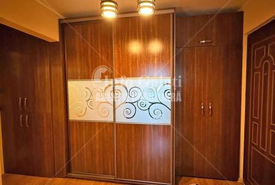 Apartament cu 2 camere în Micro 20