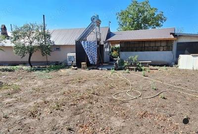Casă cu 3 camere cu Teren 780 Mp în Troianul