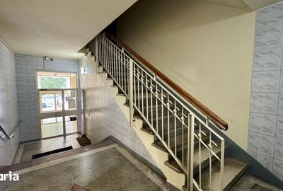 Apartament cu 4 camere decomandat în Decebal