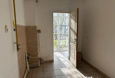 Spațiu comercial, de 38 mp, în Micro 4