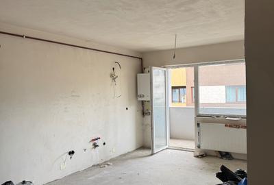 Apartament cu 3 camere semidecomandat în Florești - 1