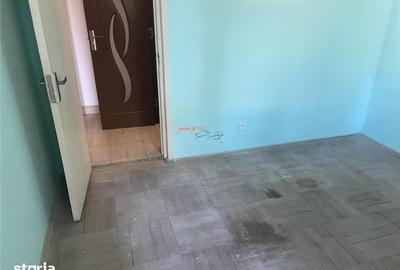 Apartament cu 4 camere nedecomandat în Sud
