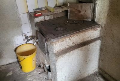 Casă cu 4 camere cu Teren 800 Mp în Vădăstrița