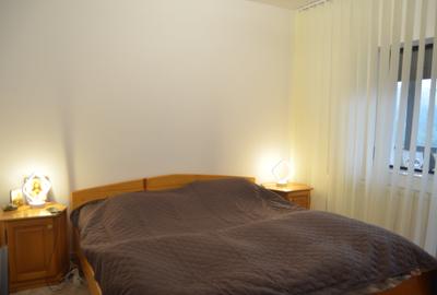 Apartament cu 3 camere decomandat, mobilat în Central - 1