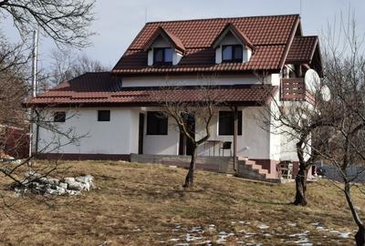 Casă cu 3 camere în Central