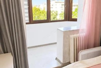 Apartament cu 2 camere decomandat în Trocadero