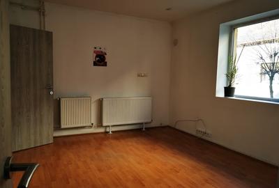 Casă cu 4 camere în Central - 3