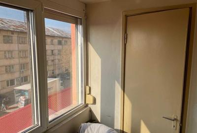 Apartament cu 3 camere semidecomandat în Exterior Vest