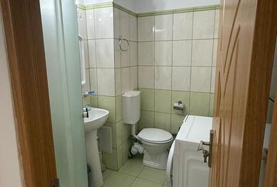 Apartament cu 4 camere semidecomandat în Rahova