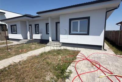 Casă cu 3 camere cu Teren 300 Mp în Moșnița Veche