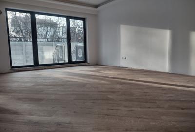 Apartament cu 3 camere decomandat în P-ța Muncii