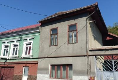 Casă individuală cu 4 camere cu Canalizare în Reghin - 1