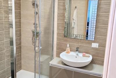 Apartament cu 2 camere decomandat în Tractorul