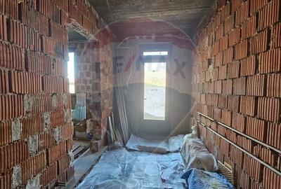 Casă cu 2 camere cu Teren 719 Mp în Central