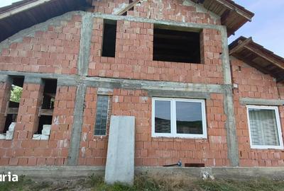 Casă cu 5 camere cu Teren 948 Mp în Central