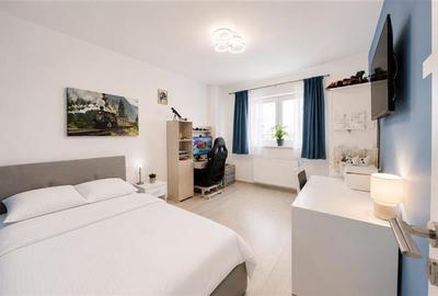 Apartament cu 4 camere decomandat în Tractorul - 3