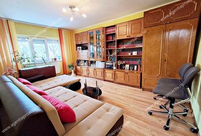 Apartament cu 3 camere decomandat în Siderurgiștilor