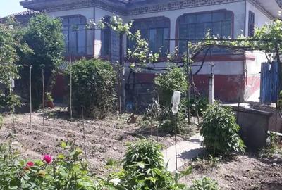 Casă cu 5 camere cu Teren 1100 Mp în Oltina