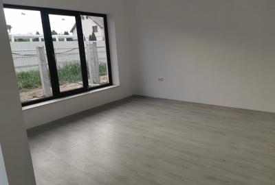 Casă cu 3 camere cu Teren 130 Mp în Vânători