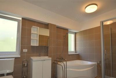 Apartament cu 5 camere decomandat în Medicină - 3