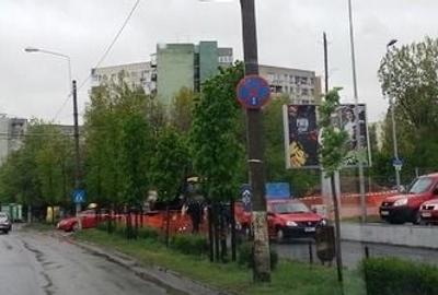 Apartament cu 3 camere semidecomandat, mobilat în Titan