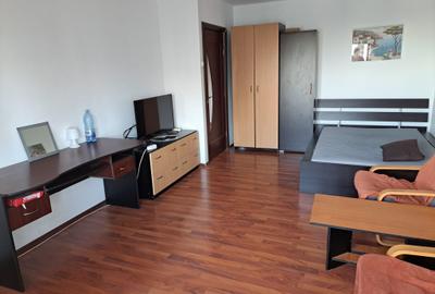 Garsonieră decomandată, mobilată în Vitan