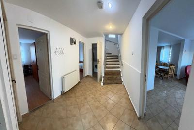 Apartament cu 4 camere decomandat în Copou