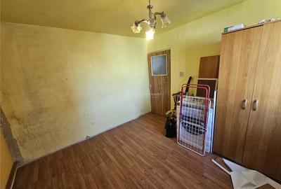Apartament cu 3 camere semidecomandat în Cuptoare (Reșița)